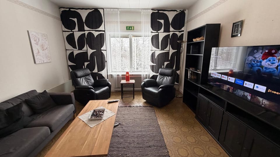 Communal lounge/ TV room, TV and multimedia, Living room, Seating area, Evening entertainment