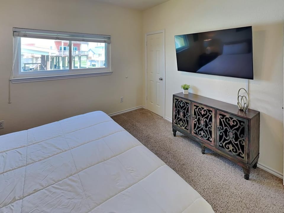 Bed, TV and multimedia, Bedroom, furniture, wardrobe