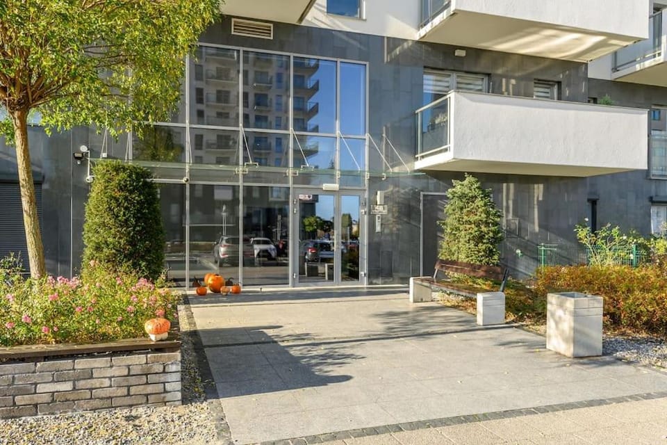 Property building, Facade/entrance, Day, Garden