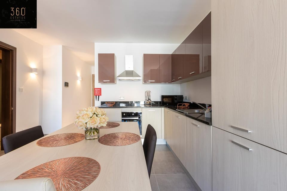 High-End central APT with comfy BED & Super WIFI by 360 Estates Apartment in Malta