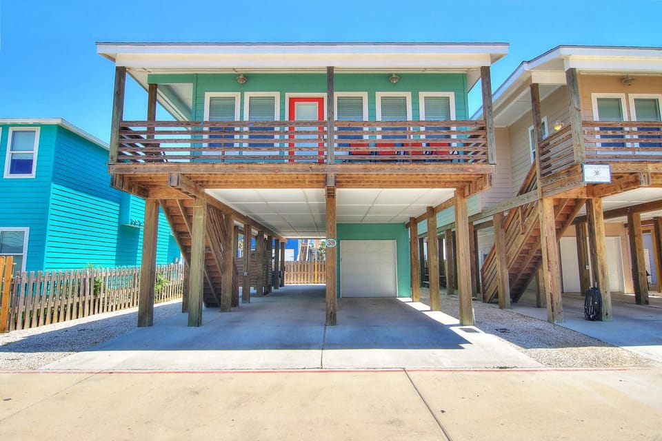 Property building, Facade/entrance, Parking