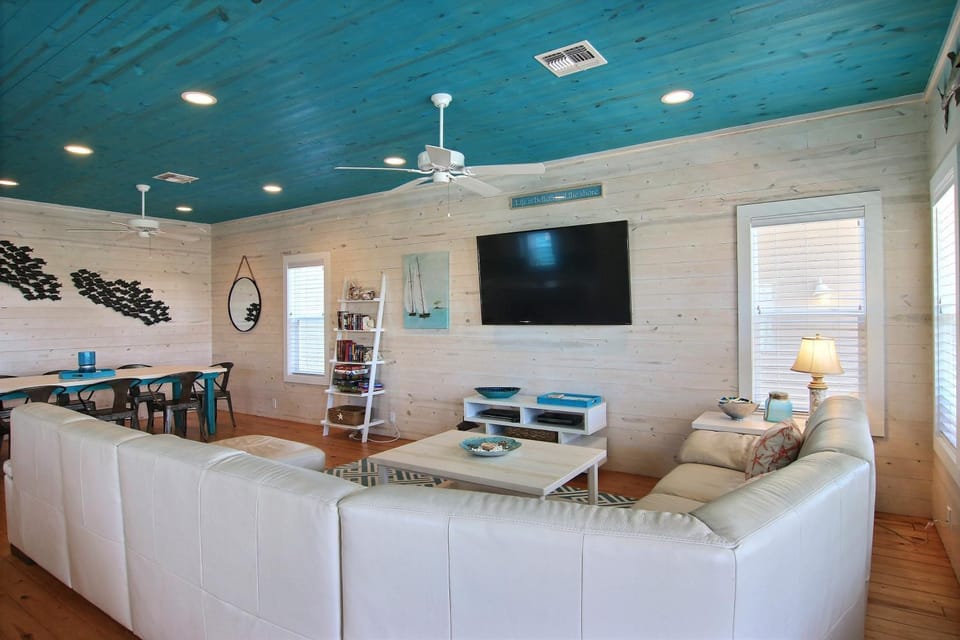 TV and multimedia, Living room, Seating area, Dining area, furniture