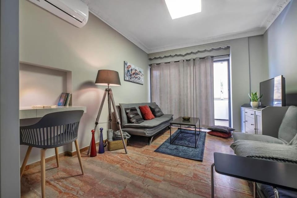 Beautiful apt in Glyfada Center, Papandreou Street Apartment in South Athens