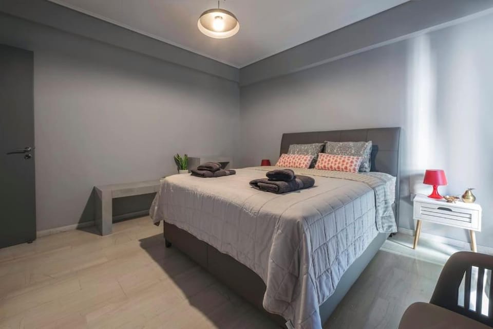 Beautiful apt in Glyfada Center, Papandreou Street Apartment in South Athens