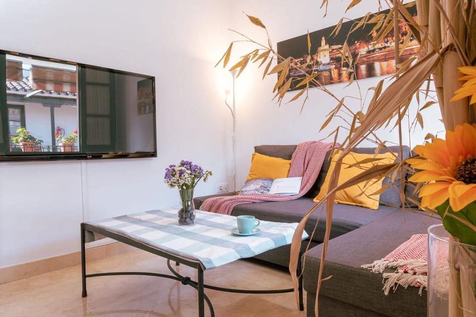 TV and multimedia, Living room, Evening entertainment
