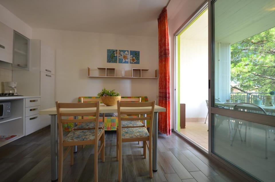 Balcony/Terrace, Seating area, Dining area, stove