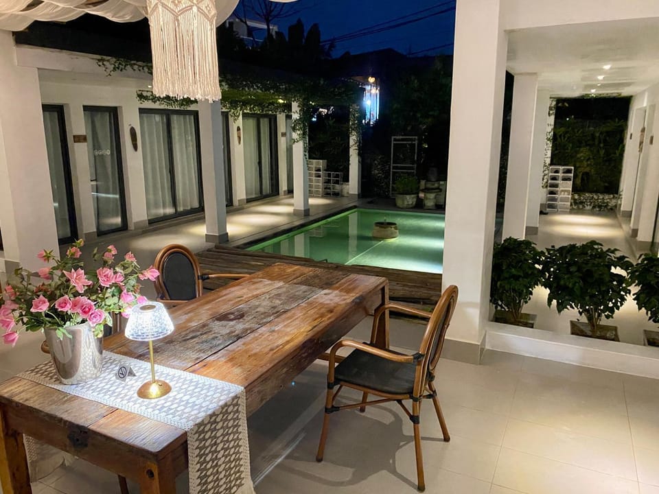 Patio, Night, Dining area