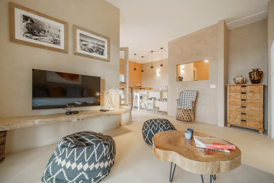 Communal lounge/ TV room, TV and multimedia, Living room, Seating area, Evening entertainment