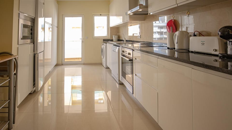 Coffee/tea facilities, Kitchen or kitchenette, dishwasher, minibar, pet friendly, stove, washing machine