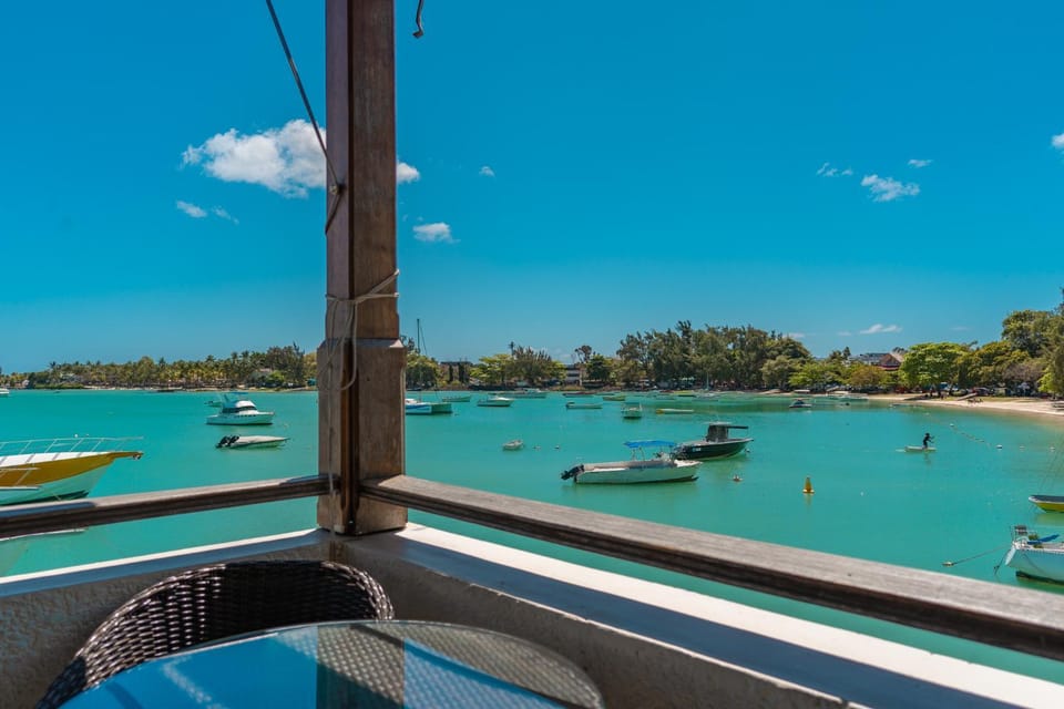 Beachfront Luxurious Stunning Sunset Boulevard Apartment, Grand Baie Apartment in Grand Baie