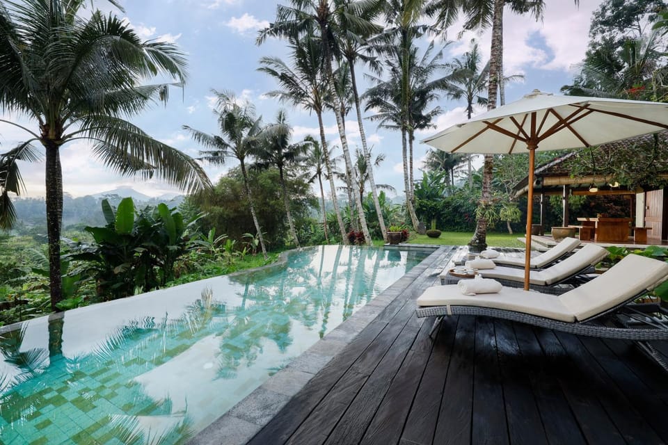Swimming pool, Breakfast