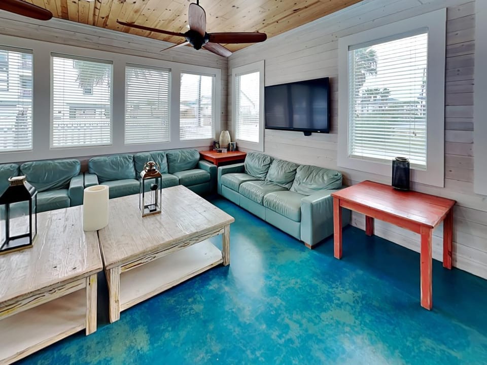 TV and multimedia, Living room, Seating area, furniture