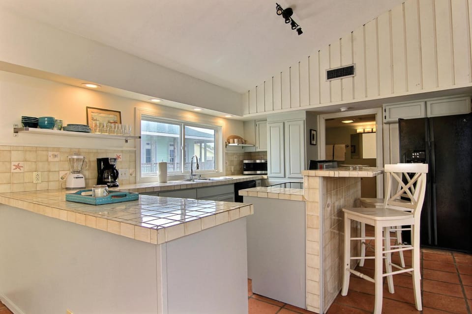 TV and multimedia, Kitchen or kitchenette, microwave, kitchen