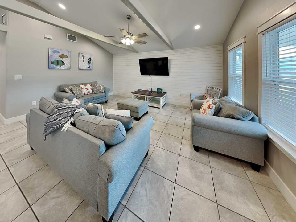 TV and multimedia, Living room, Seating area, furniture