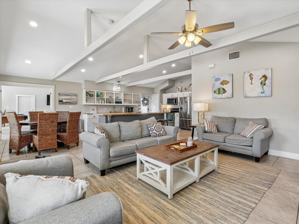 Kitchen or kitchenette, Living room, Seating area, Dining area, furniture