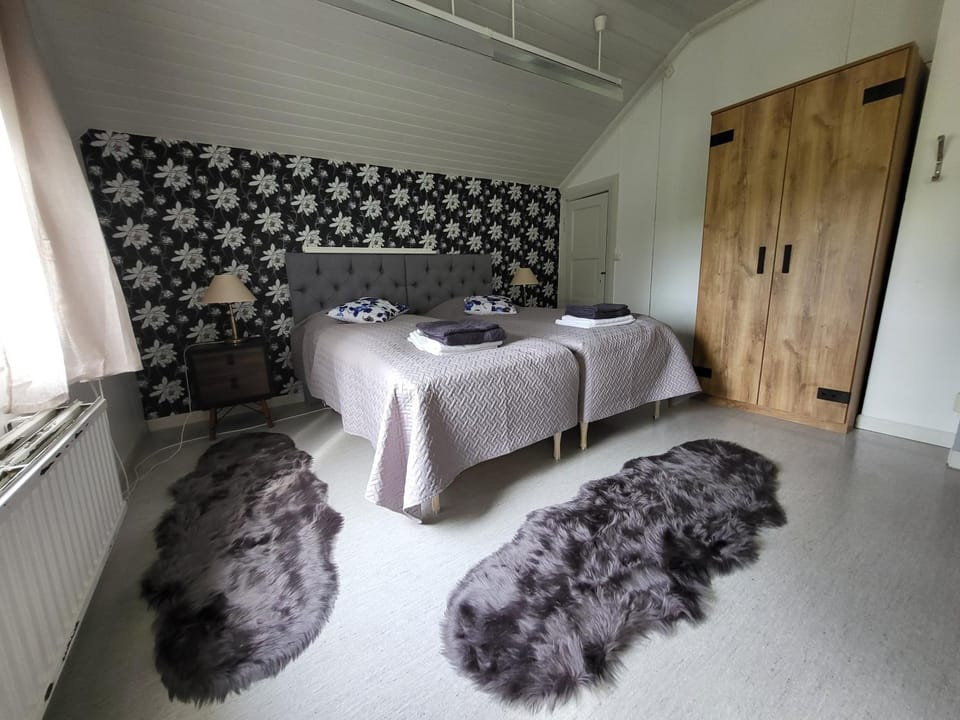 Photo of the whole room, Bedroom