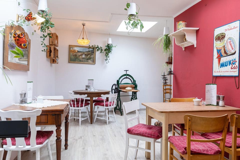 Restaurant/places to eat, Dining area