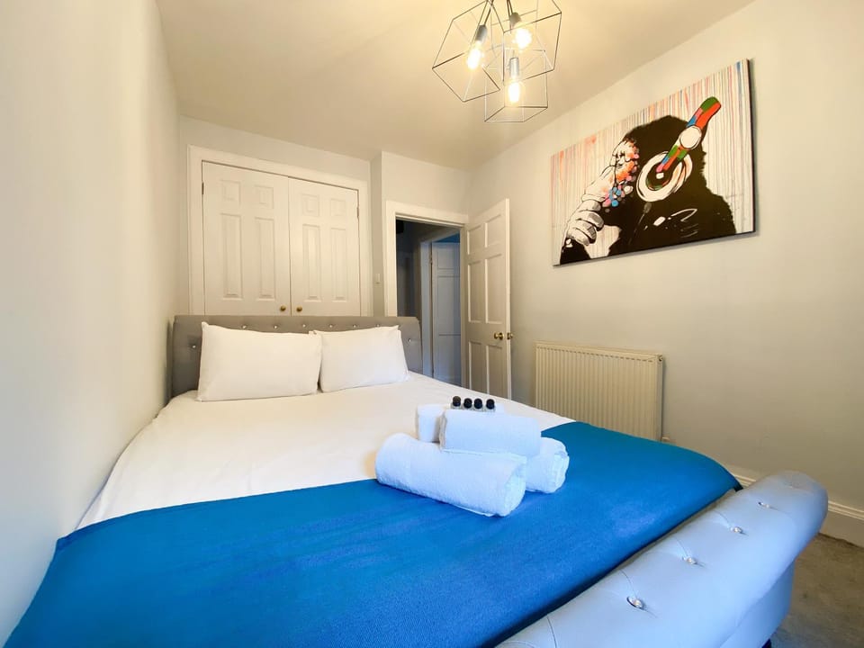 Bed, Photo of the whole room, Decorative detail, Bedroom