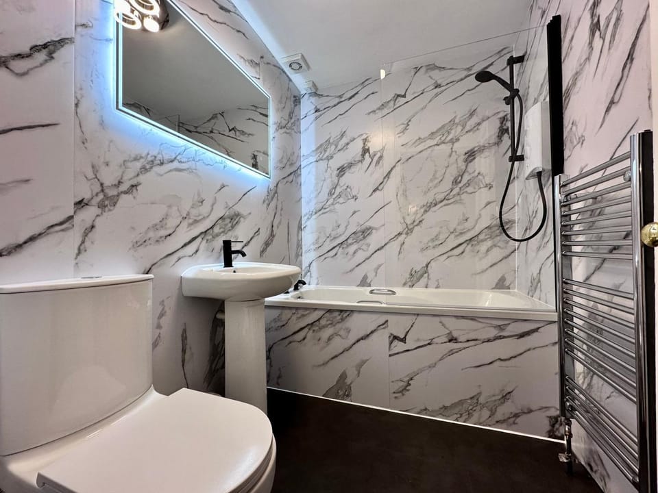 Rose Street's Hidden Treasure- 2Bed Newly Refurbished Apt Apartment in Edinburgh