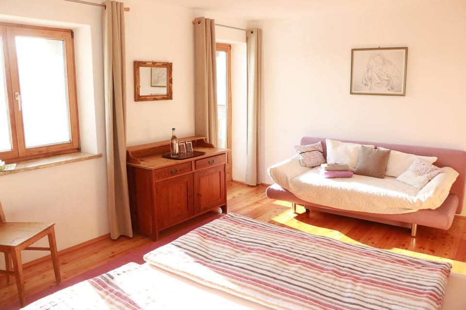 Bed, Seating area, Bedroom