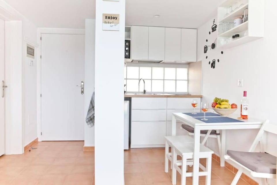 Dining area, oven, stove