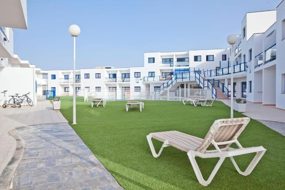 Day, Natural landscape, Pool view, Swimming pool, sunbed