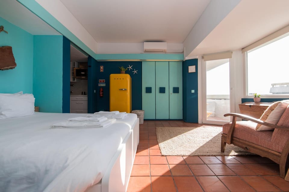 Bed, air conditioner