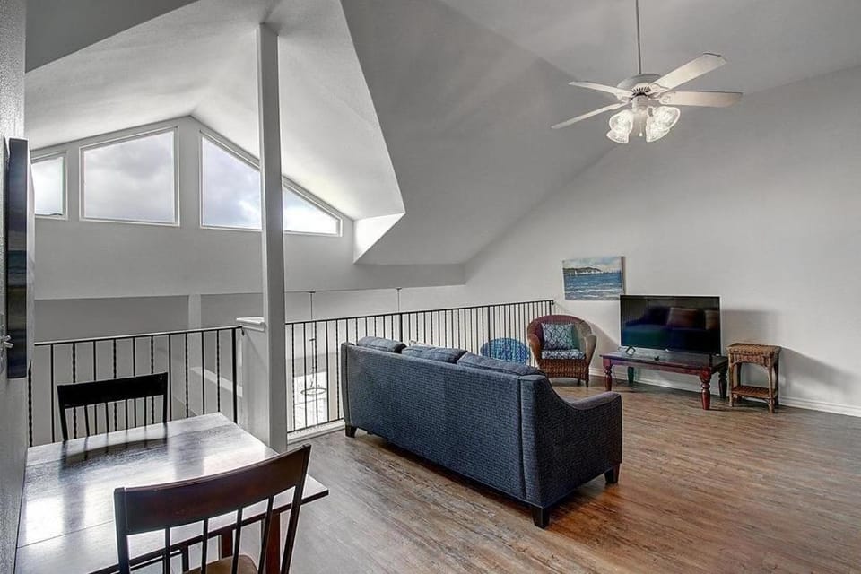 TV and multimedia, Living room, Seating area, furniture