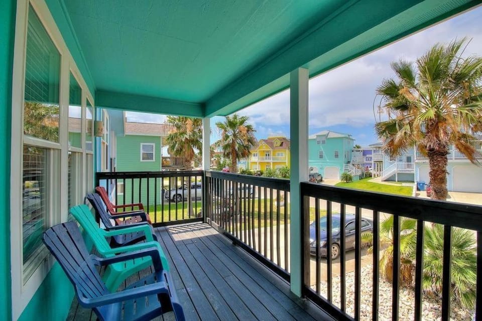 Neighbourhood, Balcony/Terrace, Seating area