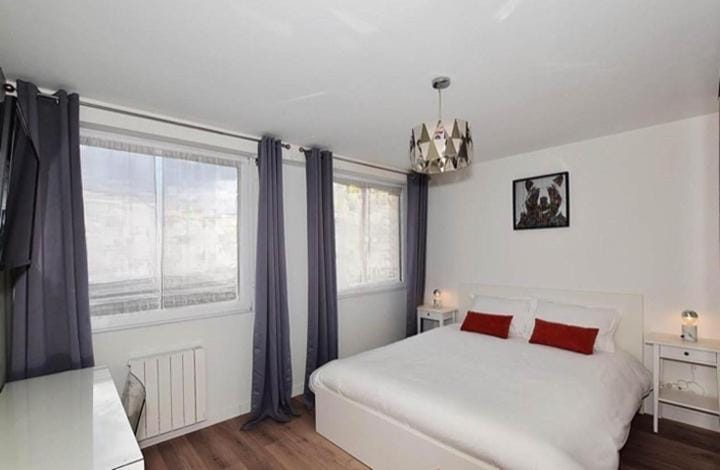 Bed, Photo of the whole room, Bedroom