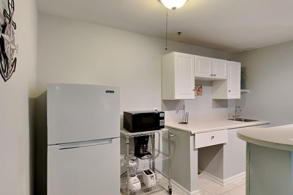 Kitchen or kitchenette, microwave, toaster, kitchen