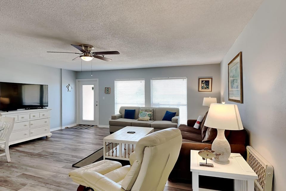 TV and multimedia, Living room, Seating area, furniture