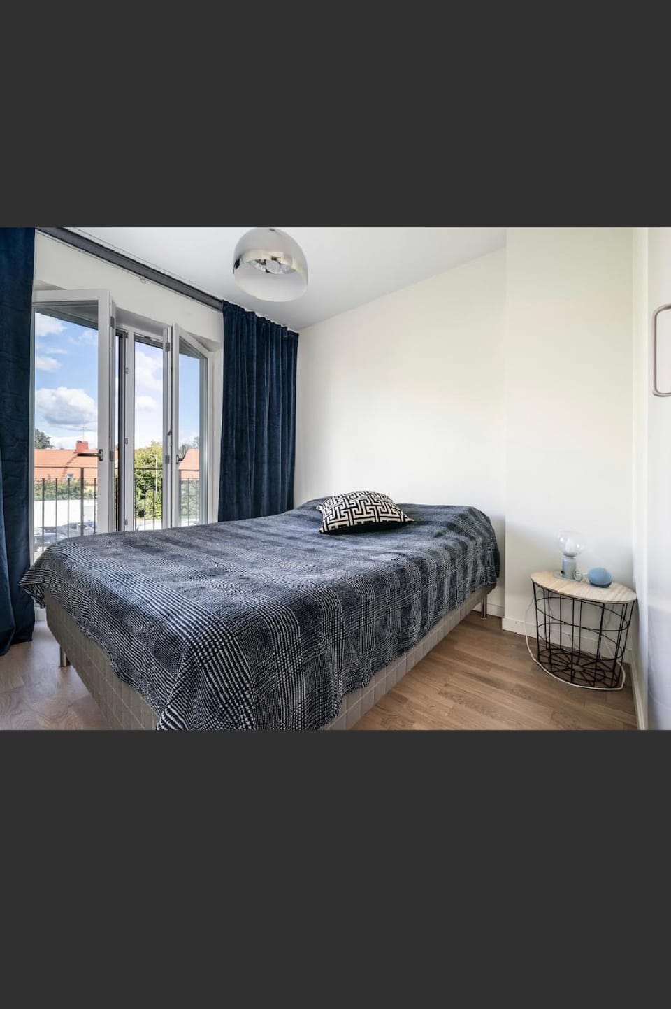 Central apartment 5min drive to the Airport. Apartment in Stockholm