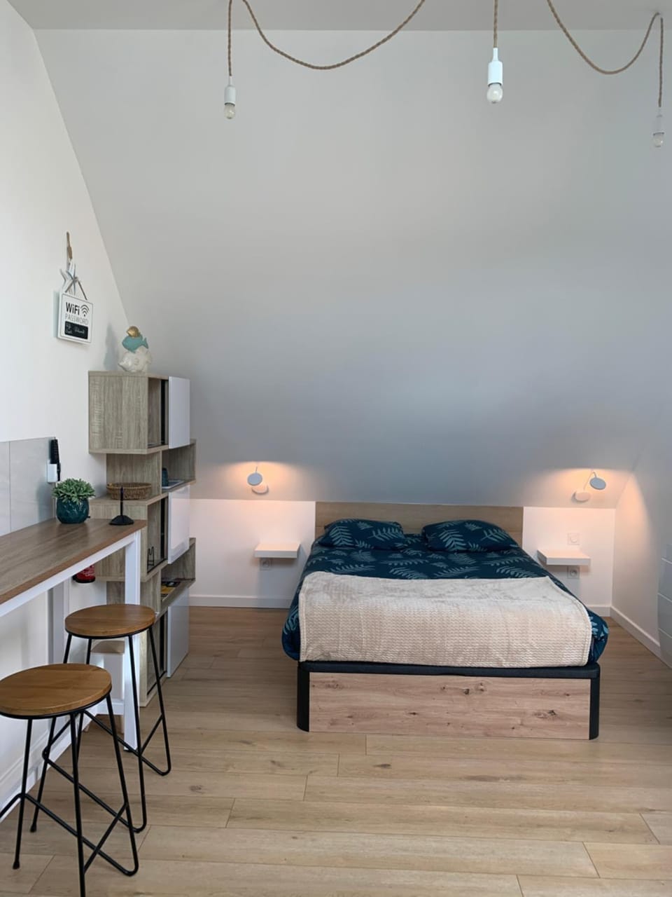 Bed, Photo of the whole room