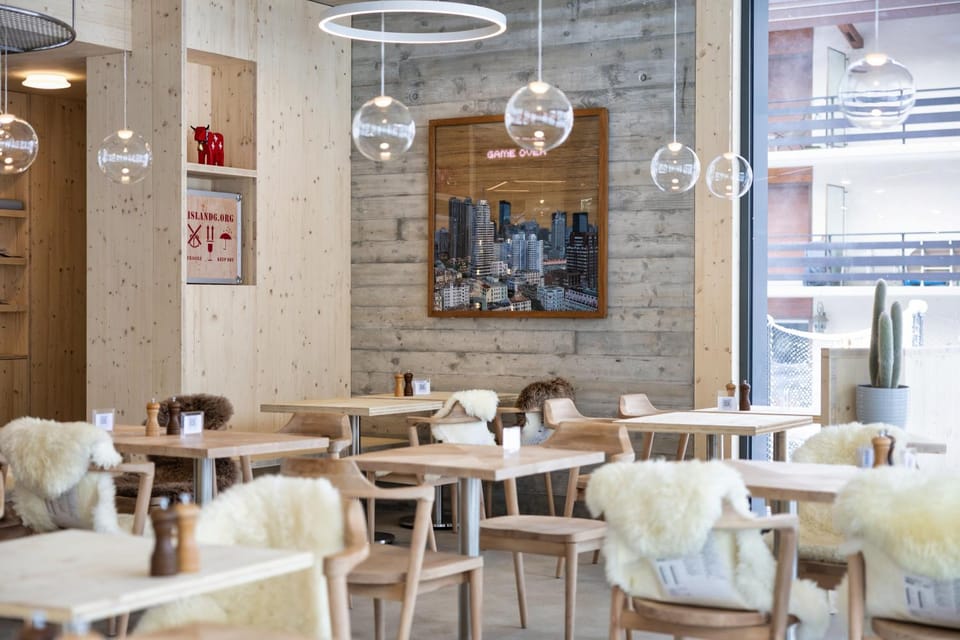 Property building, Restaurant/places to eat