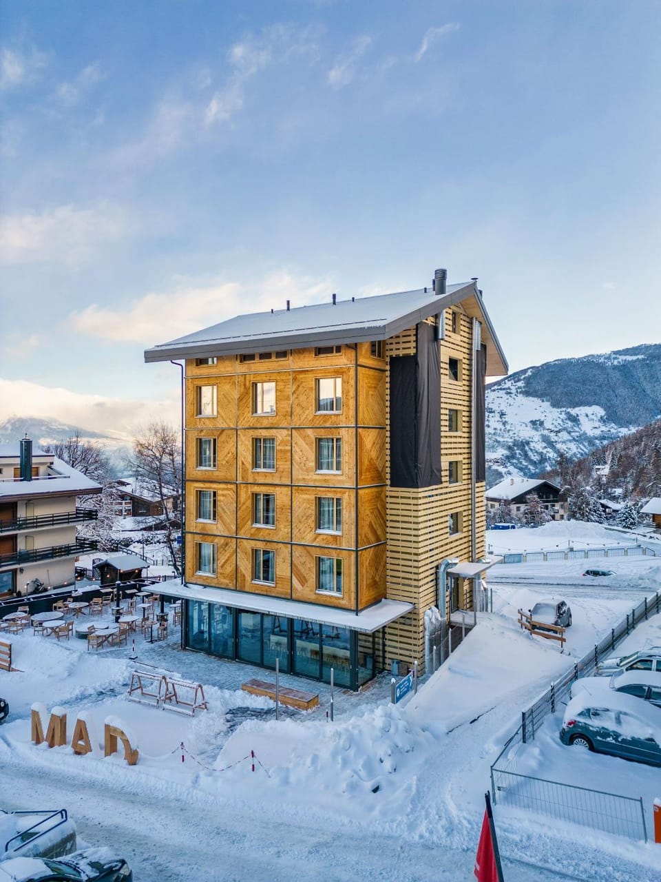 Property building, Day, Natural landscape, Winter, Ski School, Skiing, Hiking, Cycling, Mountain view, Parking, acessibility