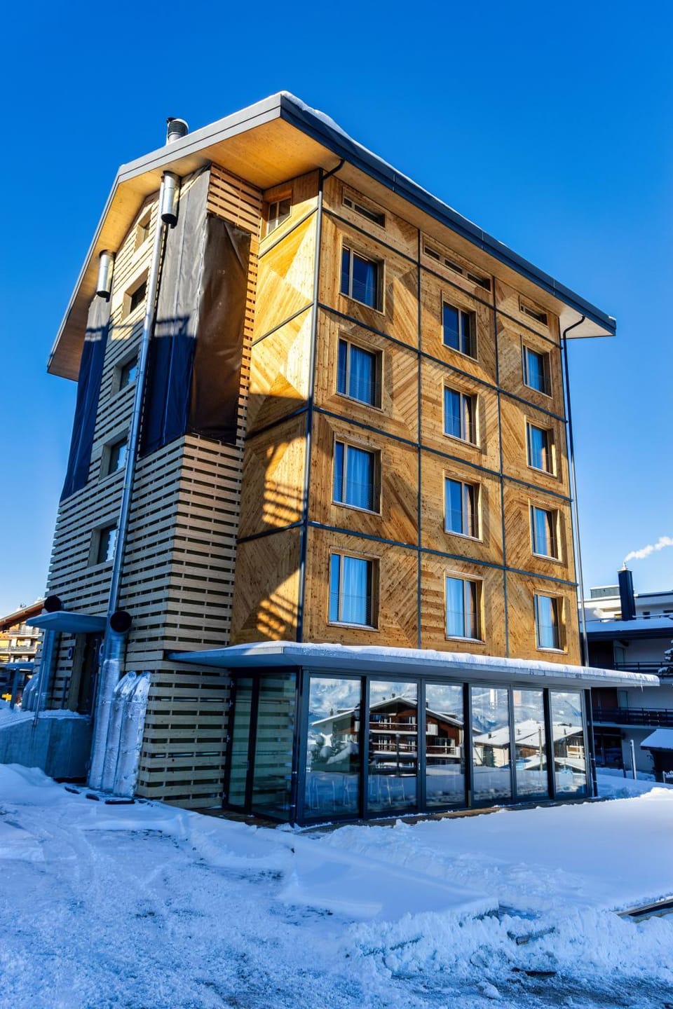 Property building, Day, Winter, Balcony/Terrace
