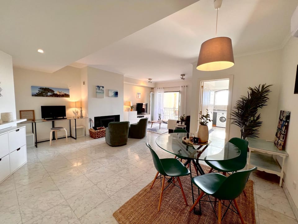 TV and multimedia, Living room, Seating area, Dining area, flat iron