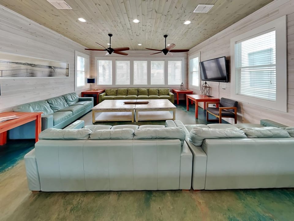 TV and multimedia, Living room, Seating area, furniture