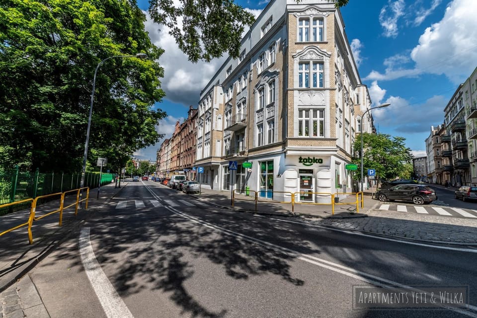 Property building, Location