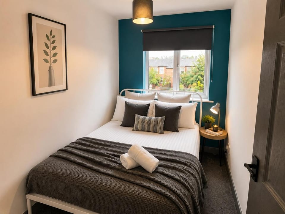 Bed, Photo of the whole room, Bedroom, towels