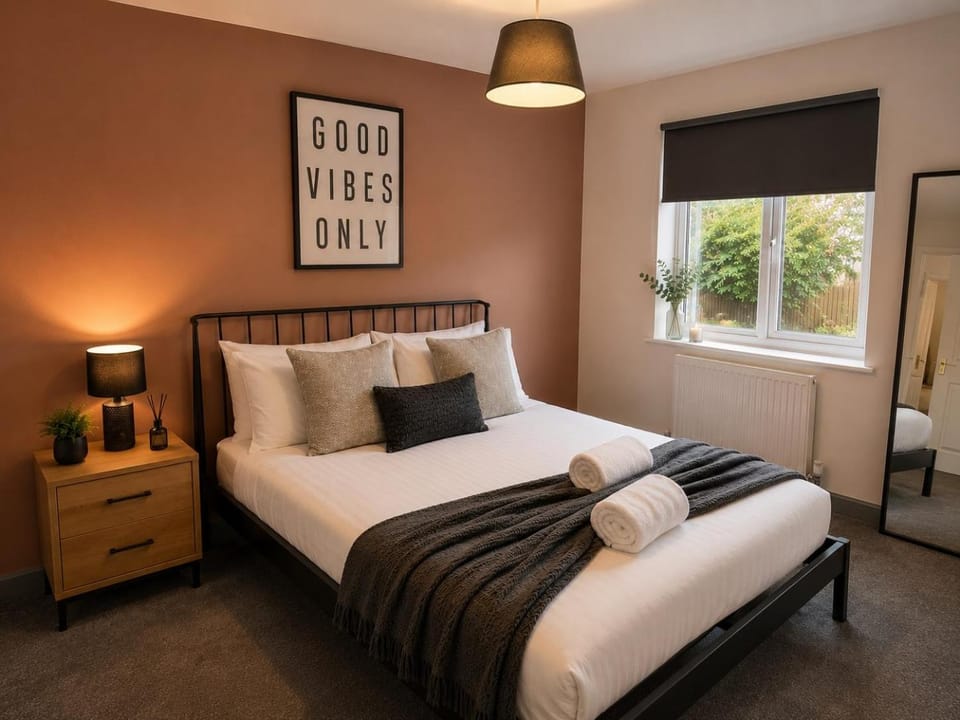 Bed, Photo of the whole room, Bedroom