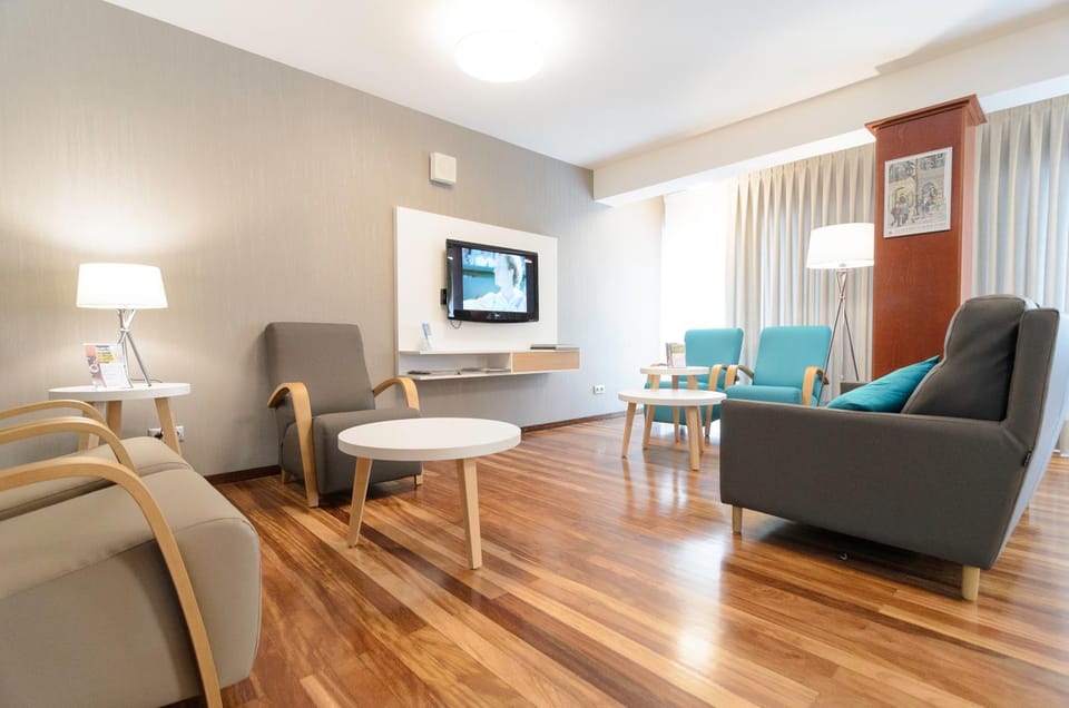 Communal lounge/ TV room, Lounge or bar