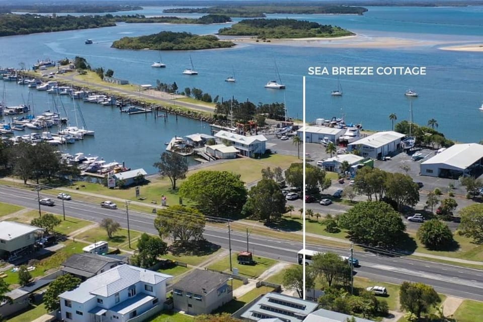Sea Breeze Cottage - oceanstays House in Yamba