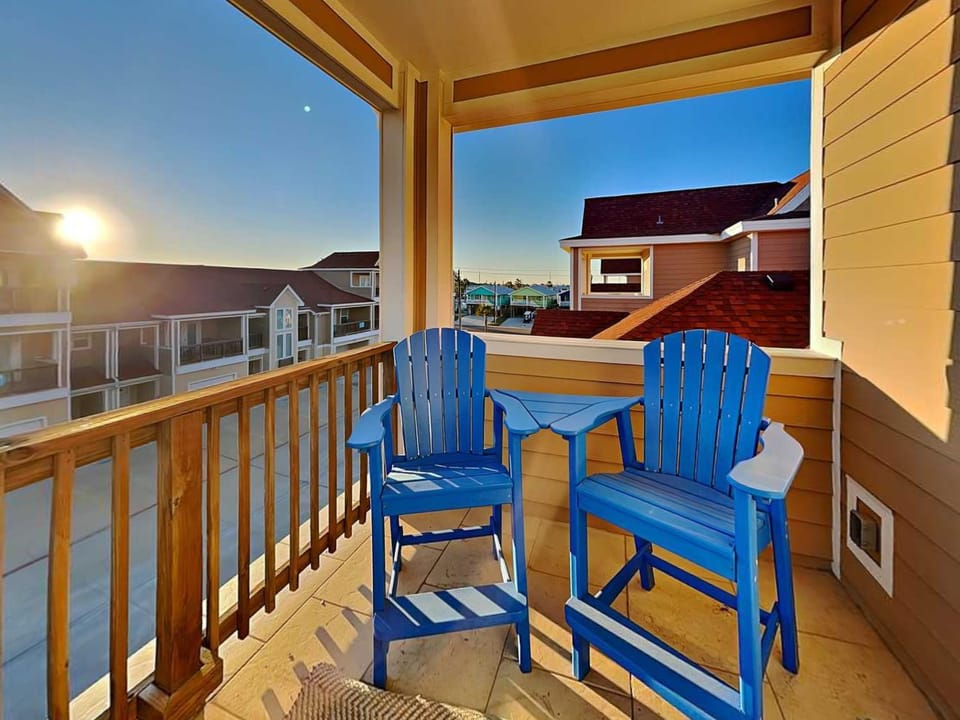 Balcony/Terrace, Seating area, Sunrise
