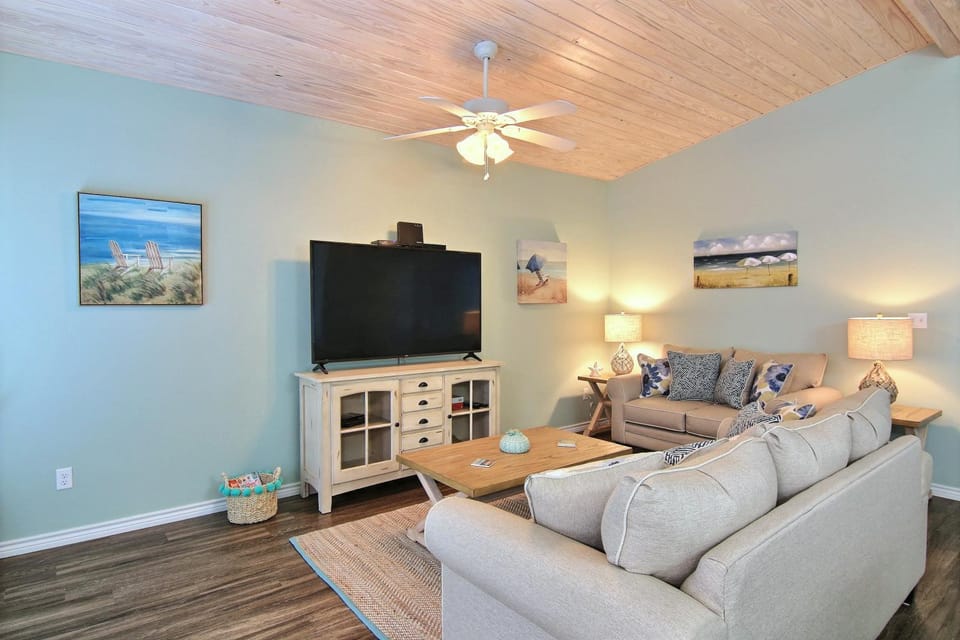 TV and multimedia, Living room, Seating area, furniture