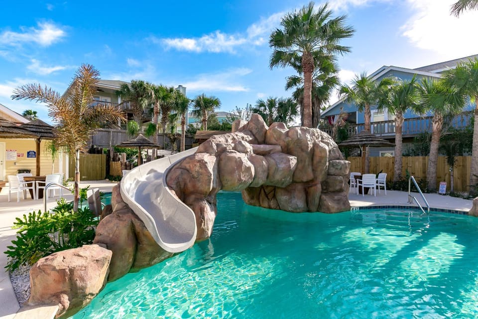 Garden, Seating area, Swimming pool