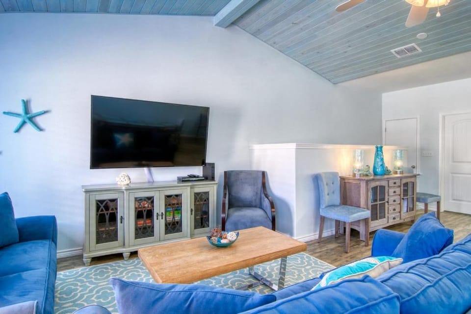 TV and multimedia, Living room, Seating area, furniture