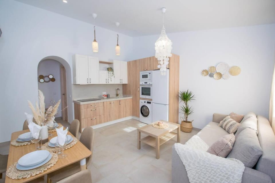 Kitchen or kitchenette, Living room, oven, washing machine