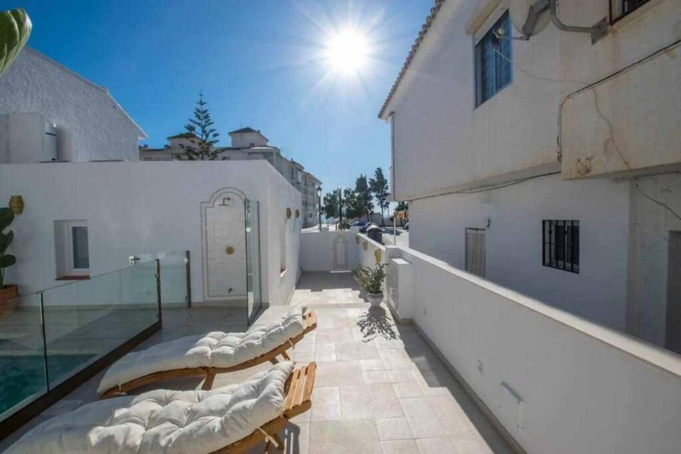 Patio, sunbed